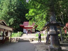 【御座の石神社】

湖神たつこ姫を祭る神社
小さな神社でした