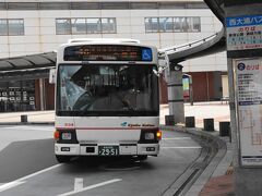 東舞鶴駅着12:50。
路線バスで市役所前に向かいます。