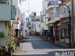 茶花地区にある島で一番の繁華街、その名も銀座通り！
沖縄が返還される前は賑わっていたのかな？今はひっそり。