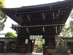 続いて、次のスイーツの前に京都らしく仏閣を巡りましょう
バスに乗って、なんとなく辿り着いたのは上御霊神社

応仁の乱勃発の地とありますが、こんなひっそりと佇むところが誰もが知る歴史の舞台とは
さすがは京都