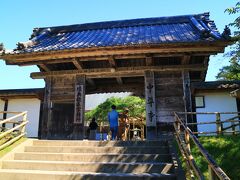 中尊寺本堂
中尊寺とは、中尊寺と山内17ヶ院の支院（大寺の中にある小院）で構成される一山寺院だ。
本堂は、一山の中心となる建物で、明治42年（1909）に再建された。
古くから伝わる法要儀式の多くはこの本堂で勤められるとのこと。