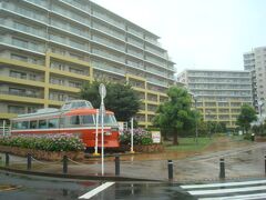 開成駅前第2公園に、ロマンスカー車両の展示がありました。
あじさいに囲まれています。