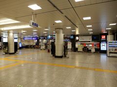 東成田駅から500メートル歩いて空港第２ビル駅に来ました。