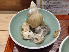 おでんのお店でしたので、お麩や梅貝などのおでんと、日本酒を。