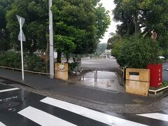 岸谷公園は広めの普通の公園かと思いきやプールもありました