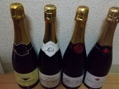 八丁堀の酒屋 宮田屋さんでシャンパンを。
ぜんぶ1980円（税抜）。お安いー