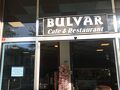 車で１時間ぐらい走ってturgutlu という街に到着。まずはこのBulvar Restaurantで朝ごはん