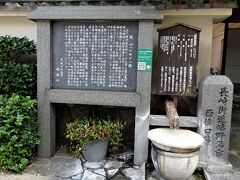 街道に沿った古い町ですね。
