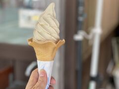 デザートは、もちろん千葉県の名物の落花生のソフト「木村ピーナッツ」さんへ。

ピーナッツの味が濃いソフトクリーム、うんめーーー。