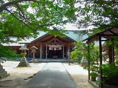 こちらの神社は、「出雲風土記」の「国引き神話」の主役、八束水臣津野命（やつかみずおみつぬのみこと）をお祀りしている神社だそうです。
出雲大社にお祀りされている大国主命の祖父神にあたり、昔から戦国武将などからの信仰が厚かったそうです。
今でも「勝利」を願う人の参拝が多いそうです。