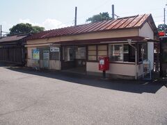  そして東幡豆駅にやってきました。昭和34年に建築されたもので、今年の１２月に取り壊しが予定されています。