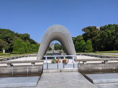 広島に来たら必ず訪れます。
亡くなられた方が安らかに眠れますようにと祈りをささげるとともに戦争のない平和な世界になることを祈ります。