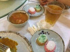 コタキナバルに戻り、夕食を食べにスリアサバモールの中にある
ニョニャ料理のレストラン　Nyonya House @ Suriah Sabah Mallにツアー仲間全員で行きました。
スリアサバフードコートのある所です。