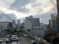 おはようございます！
松江で迎えた朝です。
台風一過の晴天にはなりませんでした。
まだ雲が多い感じの朝です。
