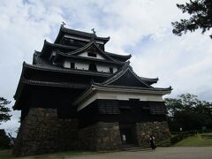 さすが国宝松江城です。
観光に来ている人が、それなりに多いと感じました。