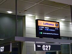 ほぼ定刻17：35にミュンヘン空港に到着。乗り換えのクラクフ便（LH3336)出発時刻は21:15、4時間近くも搭乗ゲート前で待つ必要がありました。クラクフはヨーロッパの主要空港でないためか、接続便の繋がりが良くありません。