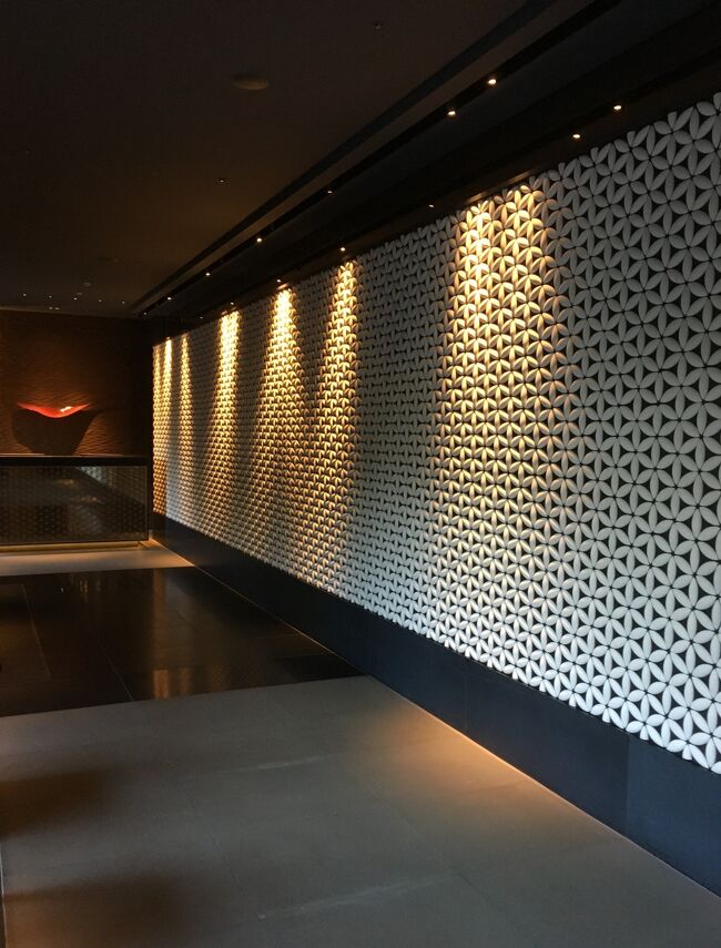 2021年10月2日(土)<br />車で岐阜～京都へ<br /><br />緊急事態宣言の開けた週末、ザ・リッツ・カールトン京都に向かいます。<br />到着するとまずは和の雰囲気の廊下<br />