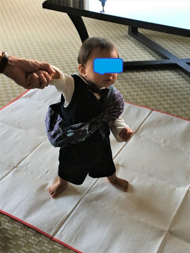 今回は孫の1歳を祝う会です。<br />一升餅担ぎも頑張りました！