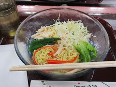 岐阜県に入り、養老サービスエリアで夕飯を頂きました。

主人は冷やし中華？