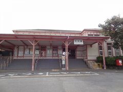 =大村駅=
JR九州.大村線の長崎空港最寄り駅です。

おっ、歴史ある駅舎ですね。
現在の駅舎は明治31年開業時の駅舎がシロアリ被害の為、大正7年8月に改築された駅舎なんだそうです。