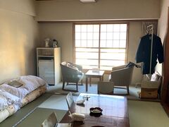越後湯沢温泉　湯沢ニューオータニ

今回のお部屋　和室３名利用　トイレ、シャワー付き
このご時世なのか、お布団がすでに置いてありました