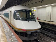 名阪特急アーバンライナーで大和八木駅へ。難波からは伊勢直通は少ないんですね。