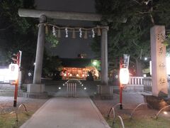入ったらいきなり神社。
浅草神社。東京最古の神社だとか。

