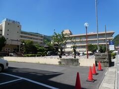 今晩のホテルに向かいます。徒歩５分。
チェックインは１５時なのでまだ２時間近くあります。
