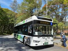 帰りは低公害バスで赤沼駐車場まで戻りました。

赤沼と中禅寺湖畔の千手ヶ浜を結んでいます。
1回500円。
途中下車OKにしてくれないかなぁ。とだけ思いました。