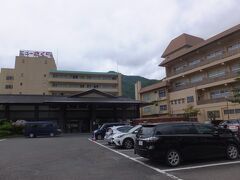 １０：４０、ゆっくりとホテルを出て鬼怒川温泉駅へ。
天気は予報通りくもりになりました。でも午後まで雨はない予報。