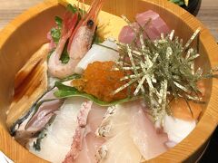 ホテルWBF PORTO石垣島は朝食が有名。
量は少なめだけど海鮮丼をおいしくいただきました。
でも朝は温かいご飯に味噌汁の方が向いているかも。