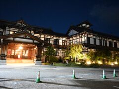 ライトアップされたホテルの外観はクラシックホテルに相応しい素敵なものでした。