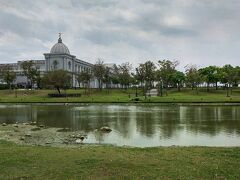 奇美美術館の庭のようですが
台南都会公園という名ではあります。
高速道路のインターのそばであり
台鉄保安駅もすぐなのでアクセスは良いです。