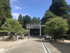 公園内には射水神社。創建は奈良時代以前と言い伝えられている由緒正しき越中国の一宮。なのですが、明治になって遷座されたこともあってか、こんなものかなあ、という感じだったりして