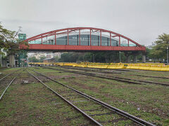 鉄道園区天空雲台という路線橋に上がります。