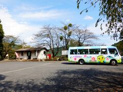 谷汲口駅で下車します。ここからコミニュティバスに乗るのですが、出発までだいぶ時間があります。