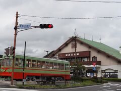 ＜東武日光駅＞
1953年から15年間走っていた路面電車を復元したものがあります。この雰囲気のバスが走っていました。