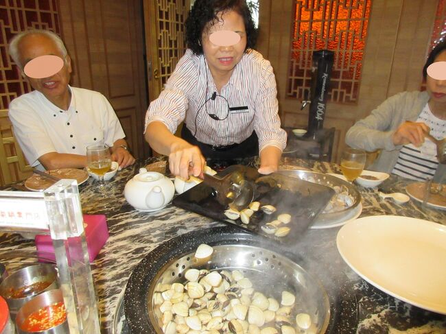 スタッフが全てやってくれます。タイミングを見計らって各自のお皿に取り分けてくれます。火が通り過ぎず、柔らかさを残しつつ、絶妙な食感とジューシーさのバランスが素晴らしいです。