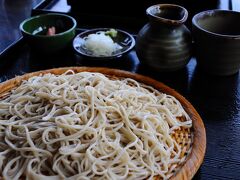 ちょうど昼時となったので、光前寺の門前にあった蕎麦屋に入った。光前寺蕎麦というのもあったが、もりそばを注文。思ったよりも量が多かったが、なかなか美味しかったので、平らげてしまった。