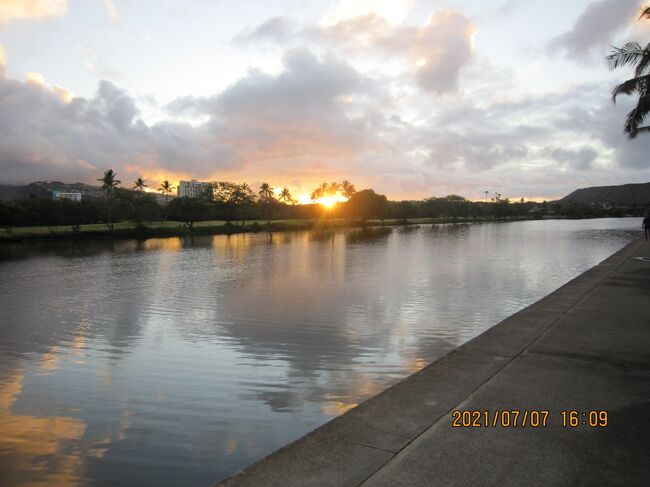 アラワイ運河<br />このワイキキを埋め立てるために作られたのが、アラワイ運河です。. アラワイ運河の完成によって豊富な湧き水は、ここに流れ込むようになり、周辺の環境は大きく変わりました。. ワイキキが美しい砂浜を持つビーチリゾートに変貌をとげたのも、この運河のおかげと言われています。アラワイはハワイ語で「水路」という意味です。