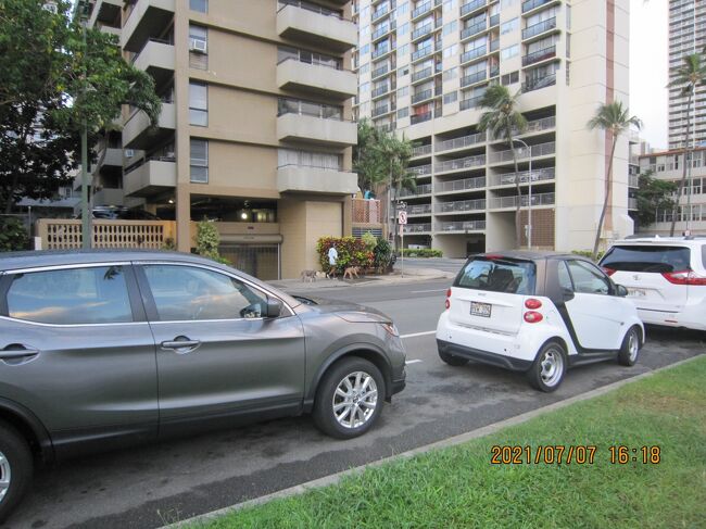 ワイキキは、不動産を最低宿泊数が30泊未満の短期貸しも可能な地区（リゾート地区）や、原則として30泊以上の長期ステイに限られる地区など、市郡政府によってゾーニングされており、リゾート地区は30泊未満の短期ステイが可能なエリアです。<br />個々のエリアは30泊以上のエリアですが<br />例外としてNUC（Non-conforming Use Certificate ? 短期レンタル事業特別許可証）があれば30泊未満のステイも可能になります。言い換えれば、「リゾート地区」以外のコンドミニアムでも、NUCを所持しているオーナーの部屋は30泊未満の短期レンタルが可能です。ただ、そのお部屋の数は非常に少ないのが現状で、そうしたお部屋は貴重と言ってもいいかもしれません。