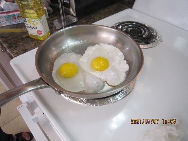 黄身が白っぽいですね。