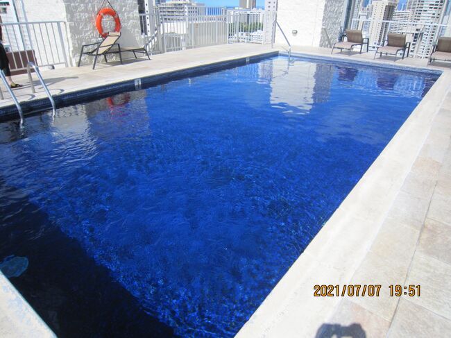 ワイキキ ビーチ コンドミニアムの屋上に