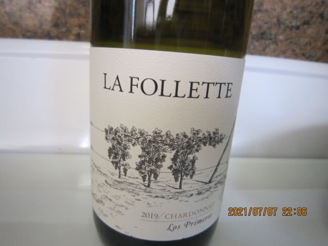 私たちは、ドライクリークバレーの姉妹ワイナリー、キビラヴィンヤーズでシングルワインの試飲を提供しています。ヒールズバーグのダウンタウンから10分。<br />そこでは、受賞歴のあるピノ・ノワールやシャルドネ、そしてポートフォリオの魅惑的なワインをリラックスして飲むことができます。<br /><br />COVIDやその他の事情により、現時点ではワイナリーへの子供の入場を許可<br />していません。犬は許可されていますが、常にリードに残る必要があり、空室待ちのピクニックテーブルエリアに限定されます。<br />ワインの購入は、縁石のピックアップのために利用可能<br />です。<br />すいません今ハワイですので試飲に行けません<br />カリフォルニアワインを今回選びました。<br />お土産用