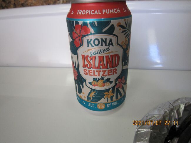 セルツァー<br />はいわゆるチューハイのようなアルコール炭酸水です。<br />原料はサトウキビです。<br /><br />アルコール(体積別)<br />5%<br /> <br />ざいりょう<br />炭酸濾過水|有機サトウキビ糖|からのアルコールナチュラルフレーバー<br /><br />トロピカルパンチですね。