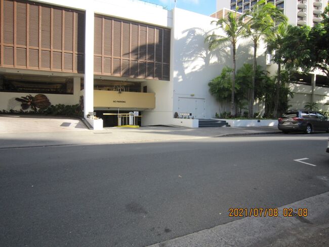 Marriott Waikiki Beach Paoakalani Ave Entrance<br />駐車場<br />料金は？<br />$12.00(チップは含まれていません)、でも利用できます。<br />