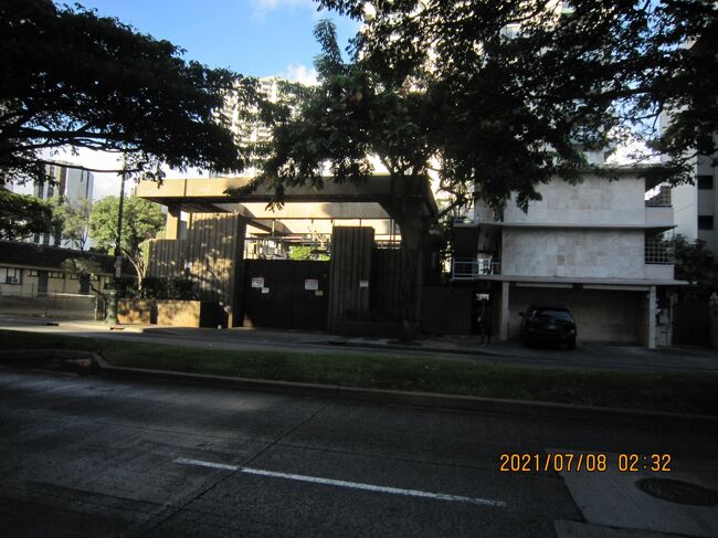 空き家ですかね。<br />PRIVATE PROPERTY<br />私有財産とありますが