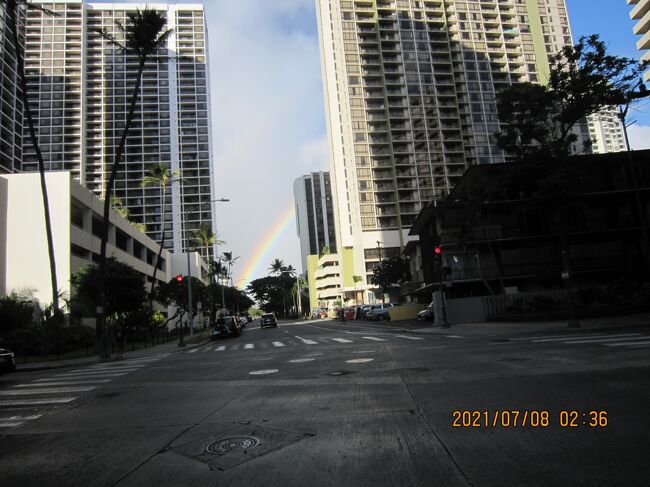 虹が見えません？<br /><br />左はアストン・アット・ザ・バニアン<br />バニヤン ブリーズというコーヒーショップが