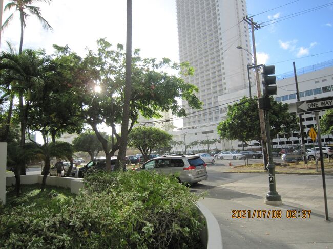  アロヒラニ・リゾート・ワイキキ・ビーチホテル<br /><br />アロヒラニのビーチサイドタワーでは、ネイティブハワイアンのアーティストによるカスタムビデオアートの『ライトモニュメント』が毎晩上映されています。オアフ島中で撮影された迫力の画像が特徴のジョセフ・パアハナによる作品は、ワイキキの混沌の中で心休まるひとときを提供しています。<br />残念<br />知らなかった。