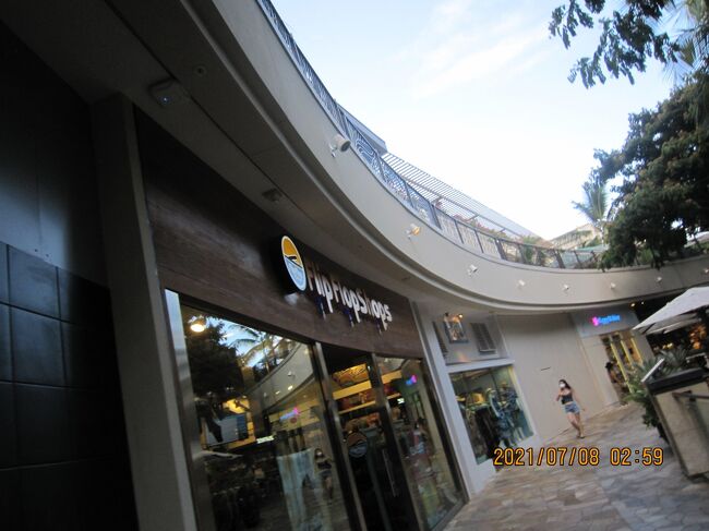 Flip Flop Shops<br />It's more than just a shop…it's a lifestyle. Our flip flops are an extension of who we are and what we stand for. We live, work, and play with out toes exposed while wearing the freedom of flip flops on our feet. Shop today at the International Market Place in Waikiki.<br />それは単なるお店ではありません…それはライフスタイルです。 私たちのフリップフロップは、私たちが誰であるか、そして私たちが何を表しているかを拡張したものです。 私たちは、足にビーチサンダルを履きながら、つま先を露出させずに生活、仕事、遊びをしています。 今日はワイキキのインターナショナルマーケットプレイスで買い物をしましょう。